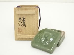 栄山造　青磁丑香合（保護箱）